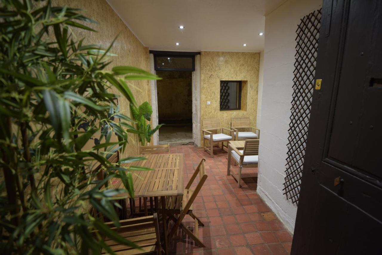 Cosy Appartement Hyper Centre Ville Avec Cour + Patio Auxerre Ngoại thất bức ảnh